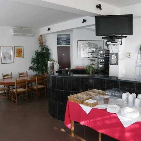 Hotel Pansion Vedrana 2*